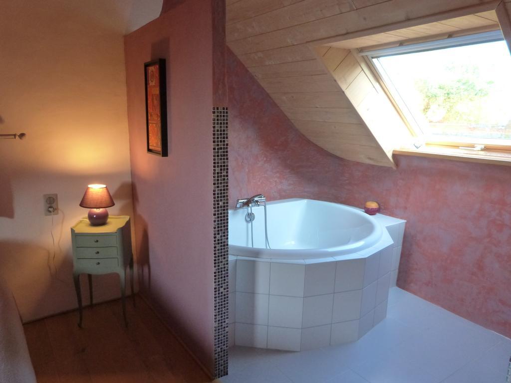 Bed And Breakfast La Fontaine Blanche Melgven Rum bild
