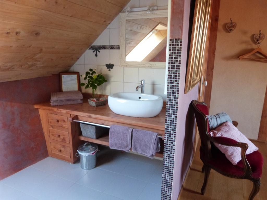 Bed And Breakfast La Fontaine Blanche Melgven Rum bild